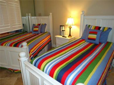 Bedroom 3 with twin beds Bedroom 3 with twin beds