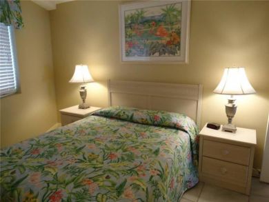 Bedroom 2 with queen bed Bedroom 2 with queen bed