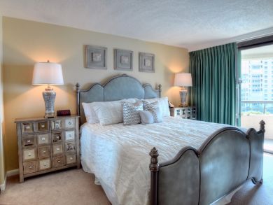 Bedroom - King bed Bedroom - King bed