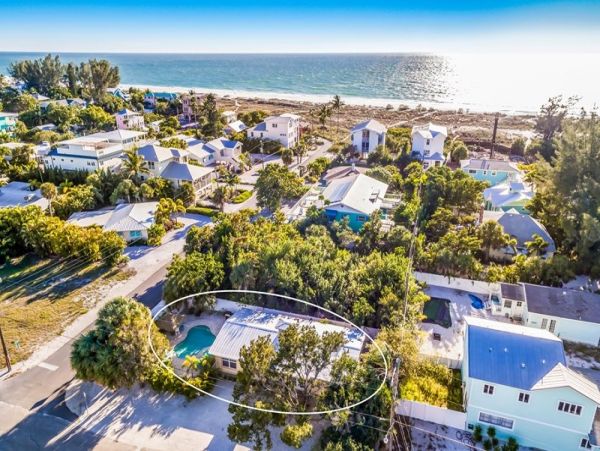 Anna Maria Lovely Vacation Home with Pool