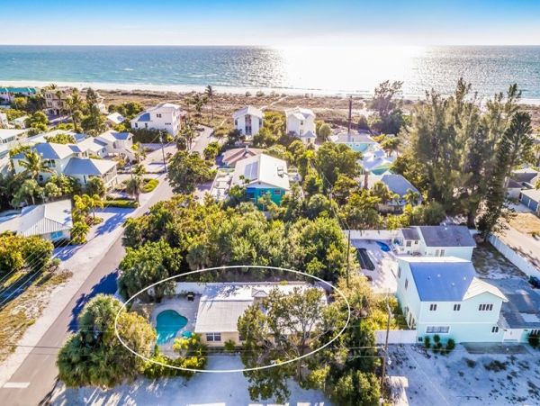 Anna Maria Lovely Vacation Home with Pool