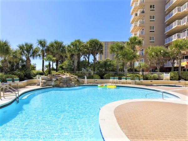 Beachfront Three Bedroom Vacation Condo in Destin