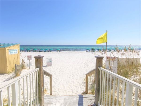 Beachfront Three Bedroom Vacation Condo in Destin