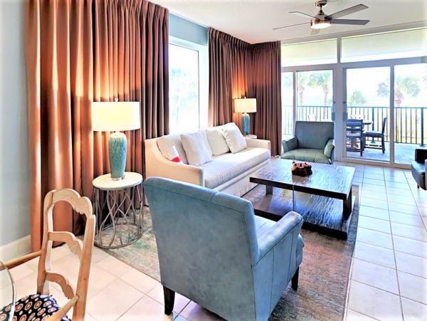 Beachfront Three Bedroom Vacation Condo in Destin