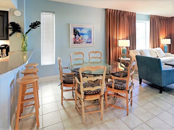 Beachfront Three Bedroom Vacation Condo in Destin