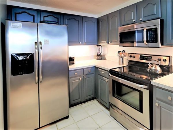 Beachfront Three Bedroom Vacation Condo in Destin