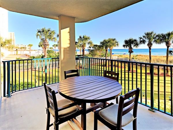 Beachfront Three Bedroom Vacation Condo in Destin