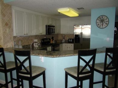 Kitchen with breakfast bar
