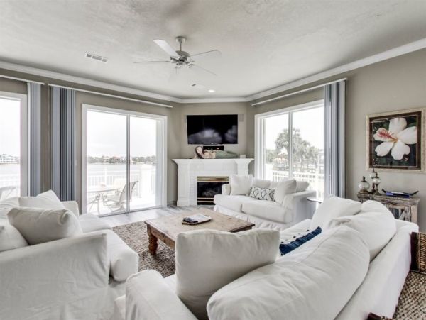 Destin Lakefront Luxury Home Sleeps 20 Guest - Amazing Pool