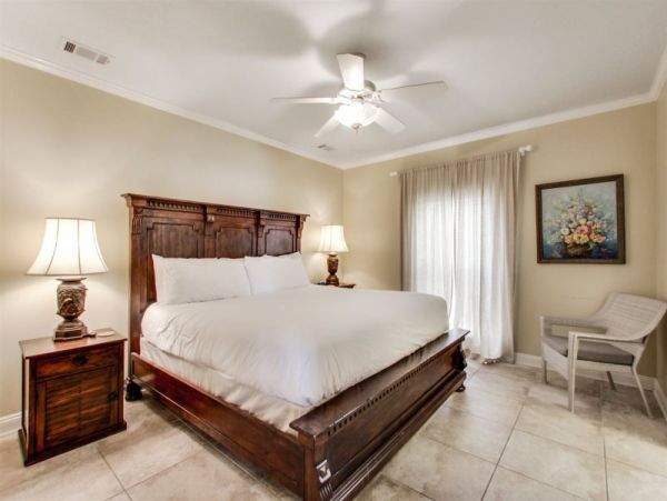 Destin Lakefront Luxury Home Sleeps 20 Guest - Amazing Pool