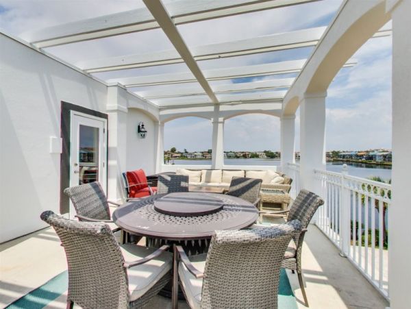 Destin Lakefront Luxury Home Sleeps 20 Guest - Amazing Pool