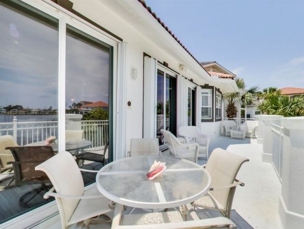 Destin Lakefront Luxury Home Sleeps 20 Guest - Amazing Pool