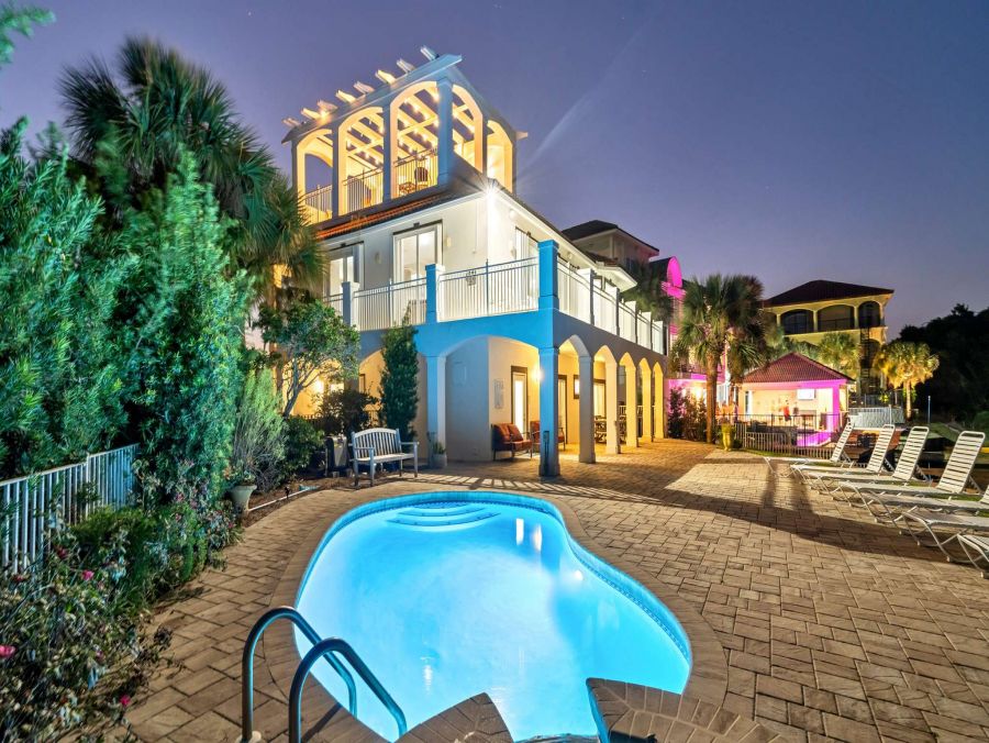 Destin Lakefront Luxury Home Sleeps 20 Guest - Amazing Pool