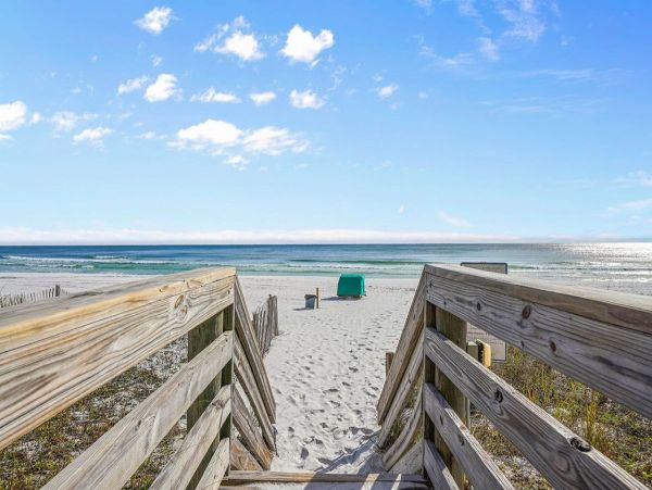 Destin Classy Vacation Condo Beachfront with Sauna