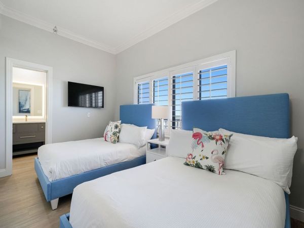 Destin Classy Vacation Condo Beachfront with Sauna