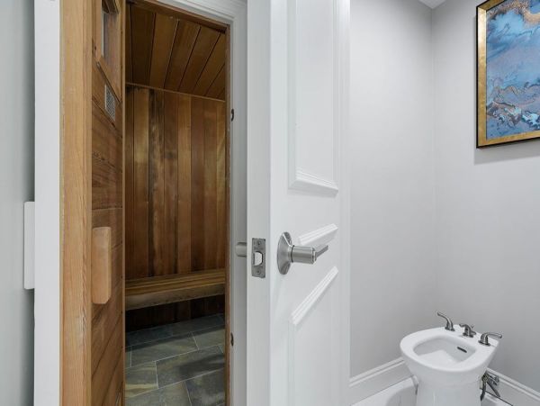Destin Classy Vacation Condo Beachfront with Sauna
