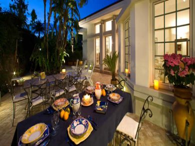 Outdoor dining area Outdoor dining area