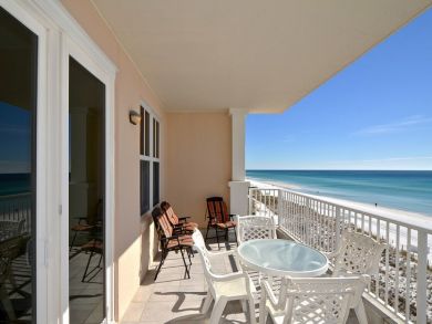 Balcony with outdoor furniture