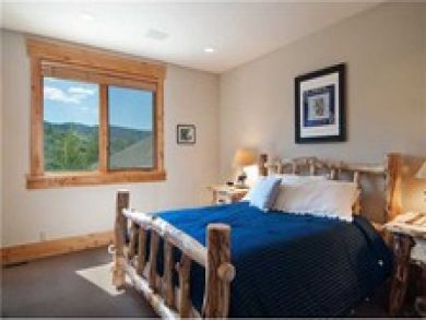 Bedroom 3 with queen bed