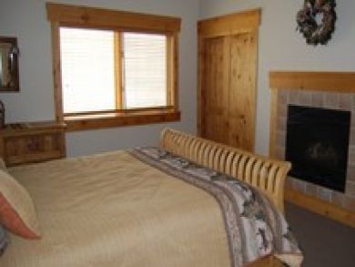 Bedroom 4 with queen bed