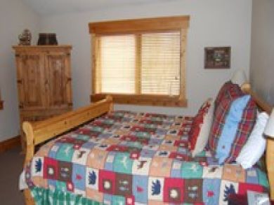 Bedroom 5 with king bed