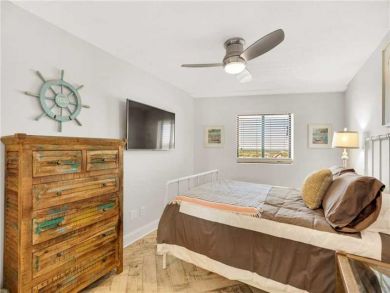 Bedroom - Queen bed