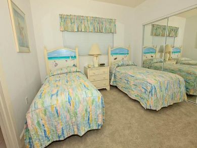 Bedroom 3 with twin beds