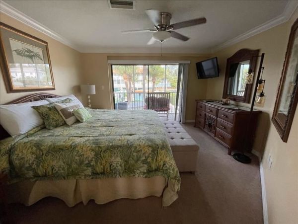 Two Bedroom Vacation Condo with Bay Views and Close to Beach