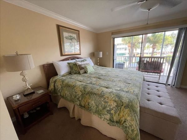 Two Bedroom Vacation Condo with Bay Views and Close to Beach