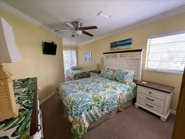 Two Bedroom Vacation Condo with Bay Views and Close to Beach