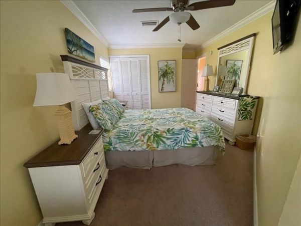 Two Bedroom Vacation Condo with Bay Views and Close to Beach