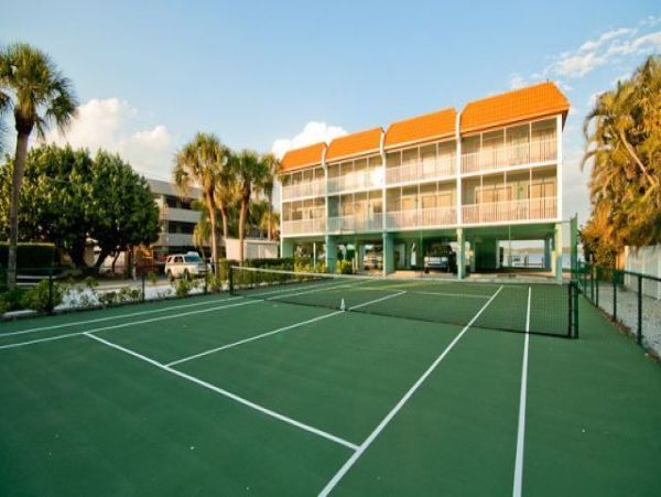 Two Bedroom Vacation Condo with Bay Views and Close to Beach