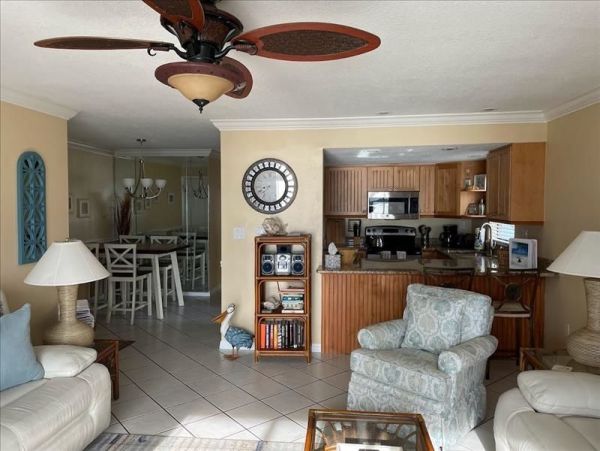 Two Bedroom Vacation Condo with Bay Views and Close to Beach