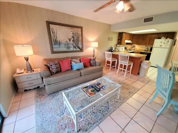 Value Priced Holmes Beach 2 Bedroom Condo Sleeps 6
