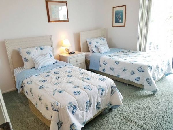 Value Priced Holmes Beach 2 Bedroom Condo Sleeps 6