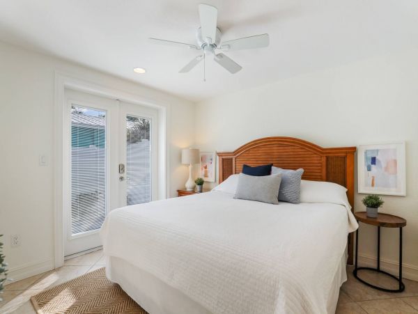 2 Bedroom Vacation Condo in Holmes Beach Walk To Beach