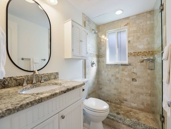 2 Bedroom Vacation Condo in Holmes Beach Walk To Beach
