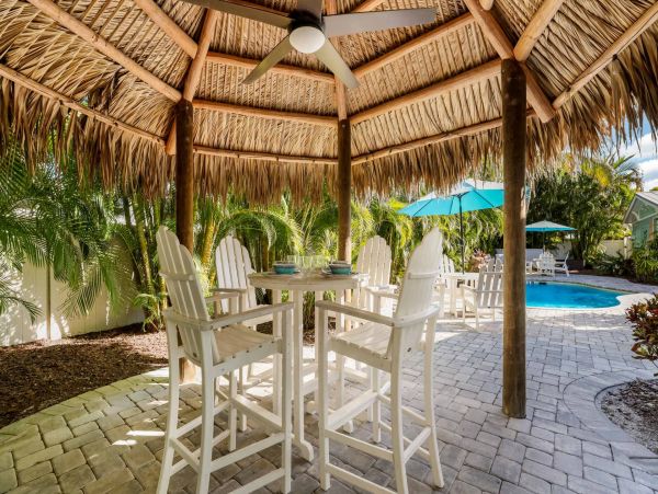 2 Bedroom Vacation Condo in Holmes Beach Walk To Beach
