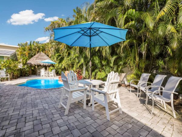 2 Bedroom Vacation Condo in Holmes Beach Walk To Beach