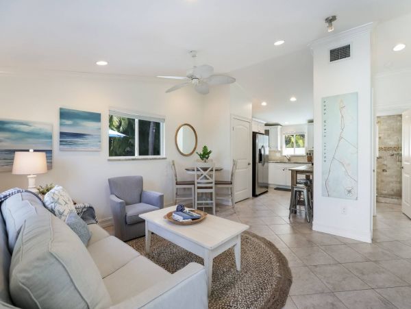 2 Bedroom Vacation Condo in Holmes Beach Walk To Beach