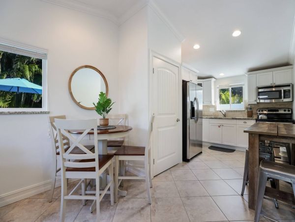 2 Bedroom Vacation Condo in Holmes Beach Walk To Beach