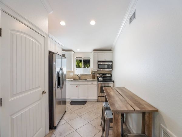 2 Bedroom Vacation Condo in Holmes Beach Walk To Beach