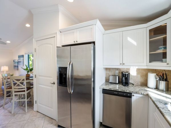 2 Bedroom Vacation Condo in Holmes Beach Walk To Beach