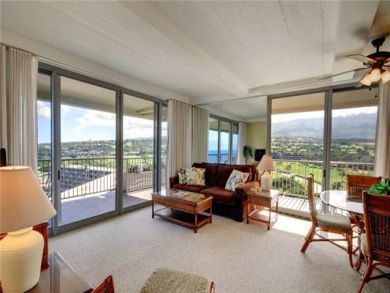 Beautiful Kaanapali, Maui condo rental with great views from living area