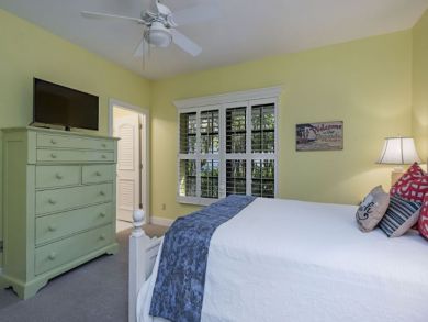 Four Bedroom Naples Vacation Home Sleeps Ten with Pool