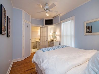 Quintessential Naples Beach House in the Heard of Old Naples