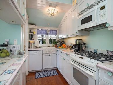 Quintessential Naples Beach House in the Heard of Old Naples