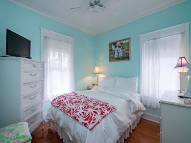 Quintessential Naples Beach House in the Heard of Old Naples