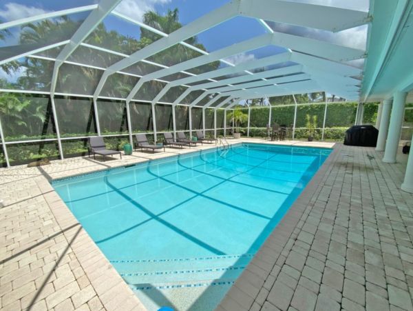 Luxury 5 Bedroom Naples Home Close to the Beach With Pool