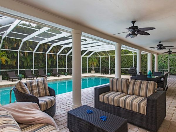 Luxury 5 Bedroom Naples Home Close to the Beach With Pool